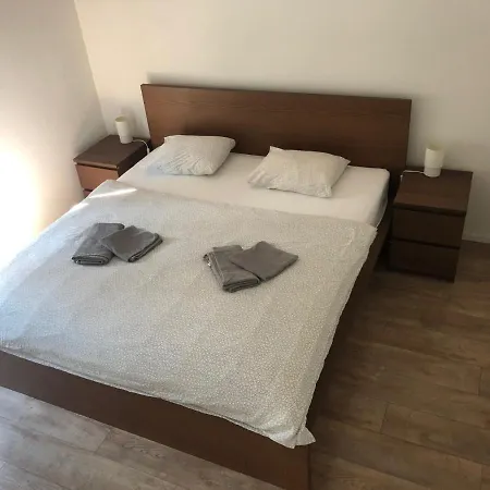 V Centre Michaloviec Apartman *